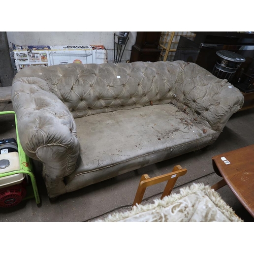 576 - VICTORIAN BUTTONBACK CHESTERFIELD