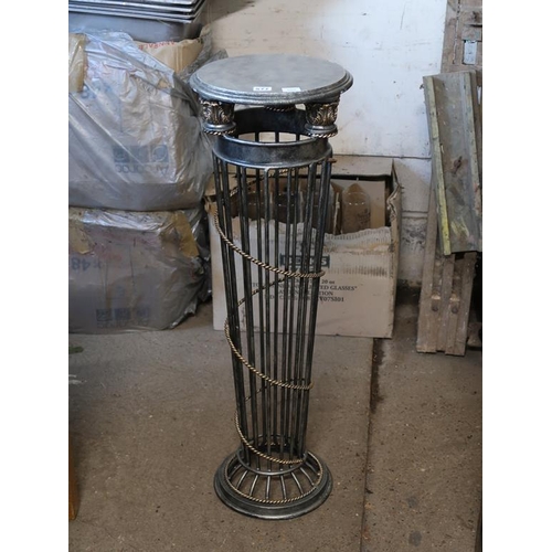 577 - PLANT STAND