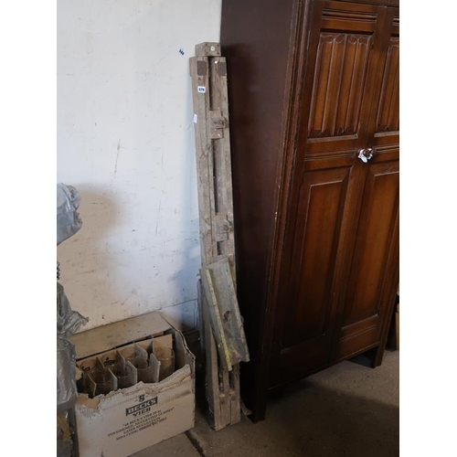 579 - WINDSOR & NEWTON ARTIST EASEL