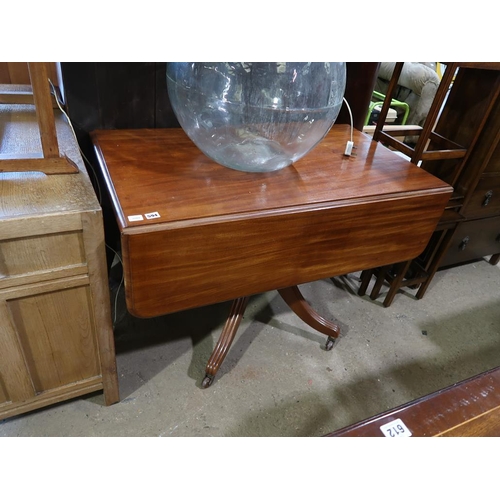 594 - 19C MAHOGANY DROPLEAF TABLE