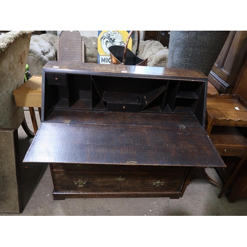 599 - EARLY 20C OAK BUREAU