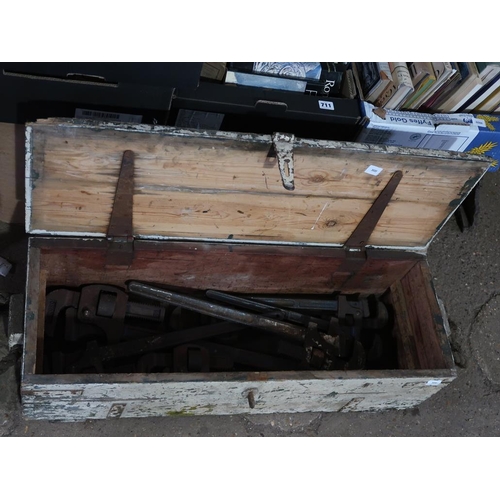 712 - BOX TO INCL LARGE WRENCHES ETC