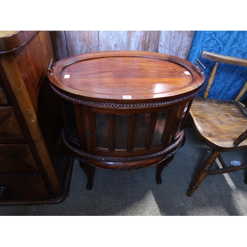 731 - TRAY TOP DISPLAY CABINET