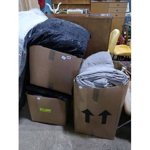 829 - QTY OF DUVETS, BLANKETS, CUSHIONS ETC