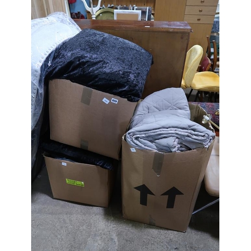829 - QTY OF DUVETS, BLANKETS, CUSHIONS ETC