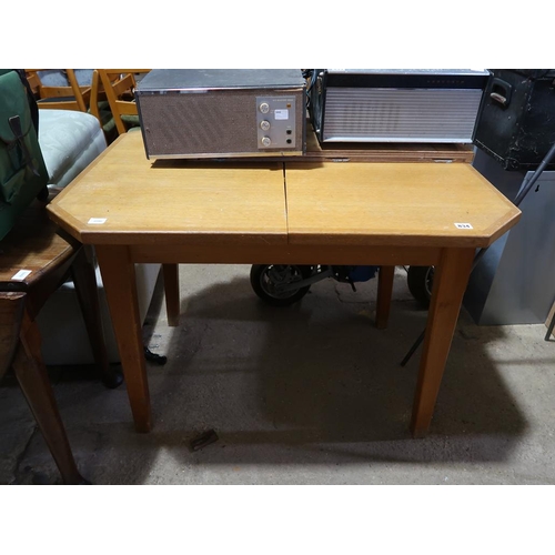 834 - OAK EXTENDING TABLE