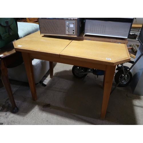834 - OAK EXTENDING TABLE