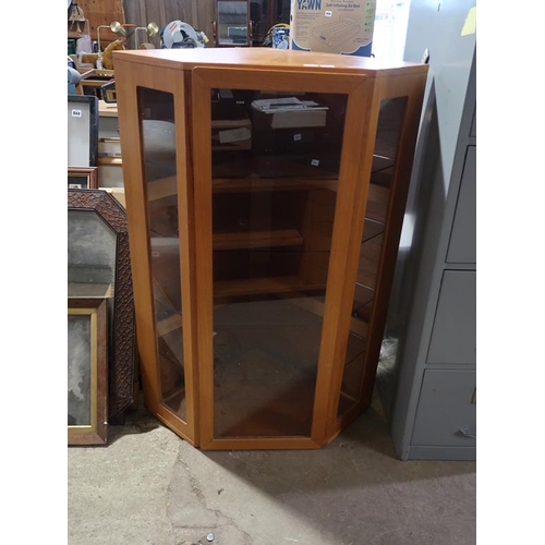 843 - TEAK CORNER UNIT