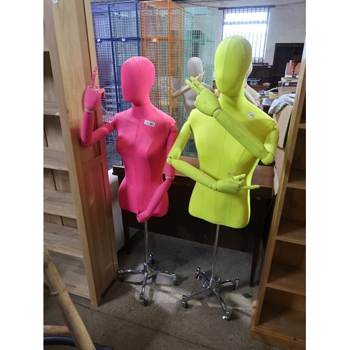 851 - TWO MANNEQUINS