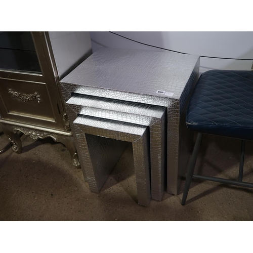 900 - CONTEMPORARY NEST OF SILVERED TABLES
