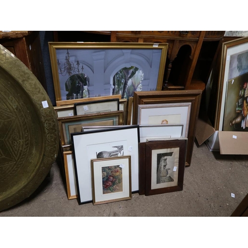 917 - LARGE COLLECTION OF PICTURES AND PRINTS