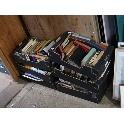 926 - LARGE COLLECTION OF MIXED BOOKS