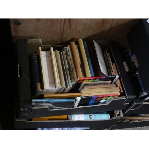 926 - LARGE COLLECTION OF MIXED BOOKS