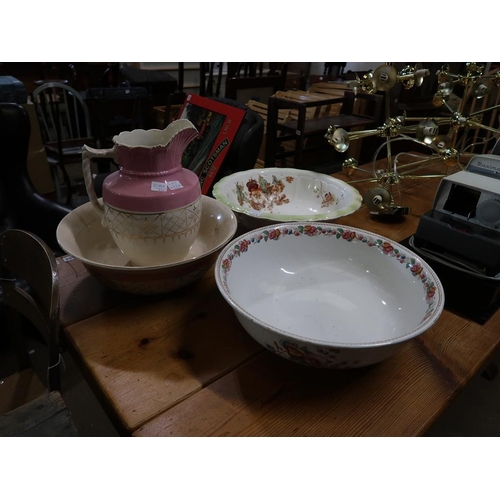 672A - THREE WASH BASINS AND ONE JUG