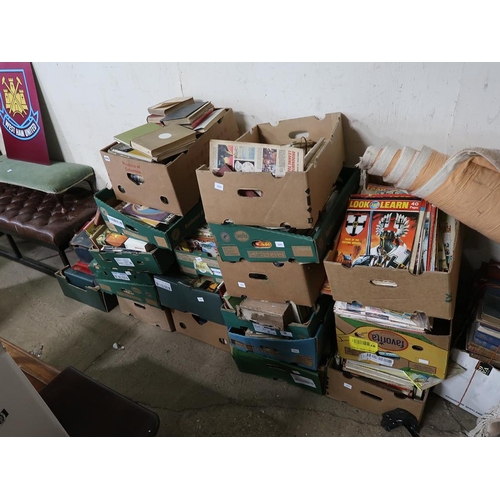 676 - LARGE QTY OF MIXED BOOKS