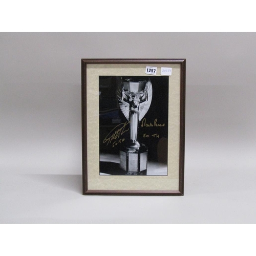 1257 - F/GH SIGNED PHOTOGRAPH OF THE 1966 WORLD CUP - SIGNED BY GEOFF HURST & MARTIN PETERS