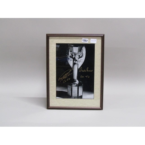 1257 - F/GH SIGNED PHOTOGRAPH OF THE 1966 WORLD CUP - SIGNED BY GEOFF HURST & MARTIN PETERS