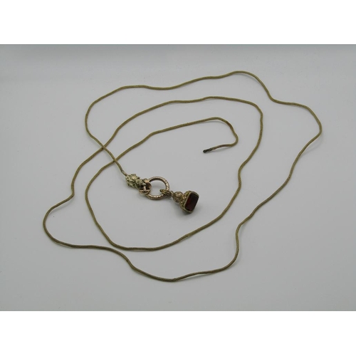 1545 - GOLD SEAL FOB WITH ATTACHED GOLD SPLIT RING ON A GOLD WOVEN ROPE NECKLACE