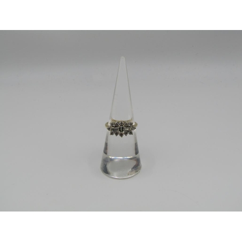 1568 - 18CT GOLD DIAMOND CLUSTER RING