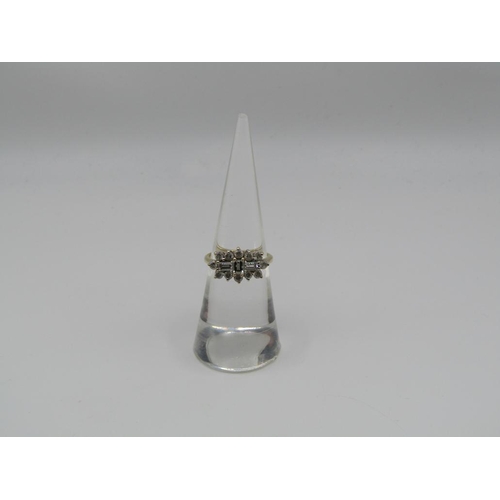 1568 - 18CT GOLD DIAMOND CLUSTER RING