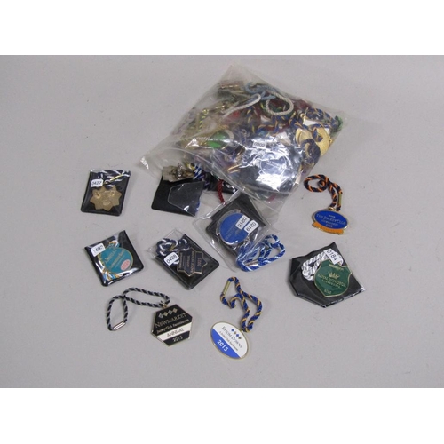 1671 - BOX TO INCL RACING BADGES, DALVEY HIP FLASK