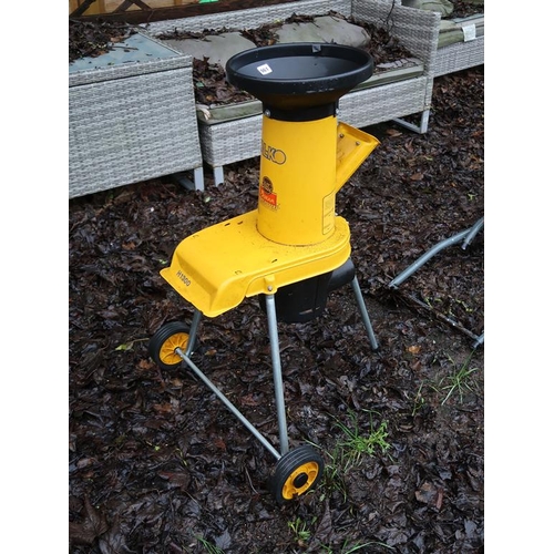 961 - GARDEN SHREDDER