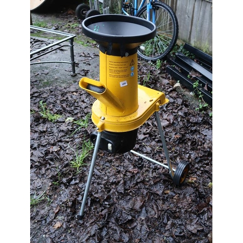 961 - GARDEN SHREDDER