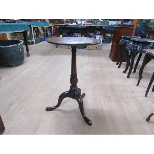 1932 - GEORGIAN MAHOGANY TRIPOD TABLE 42 x 67 cms