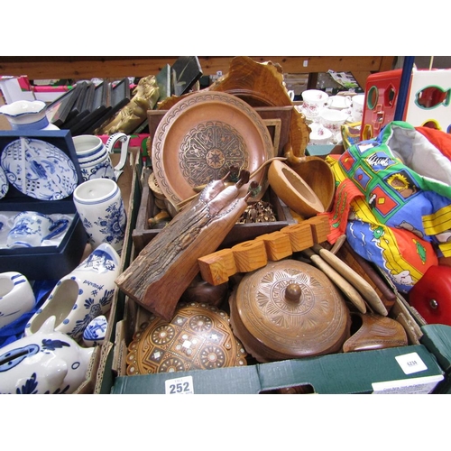 252 - BOX OF MIXED CARVED WOODEN ITEMS