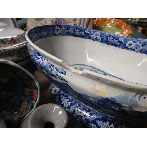 303 - BOX OF CERAMICS TO INCL B&W TUREEN, ORIENTAL ETC