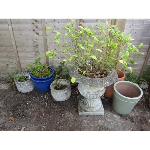 936 - QTY OF MIXED GARDEN POTS AND URNS