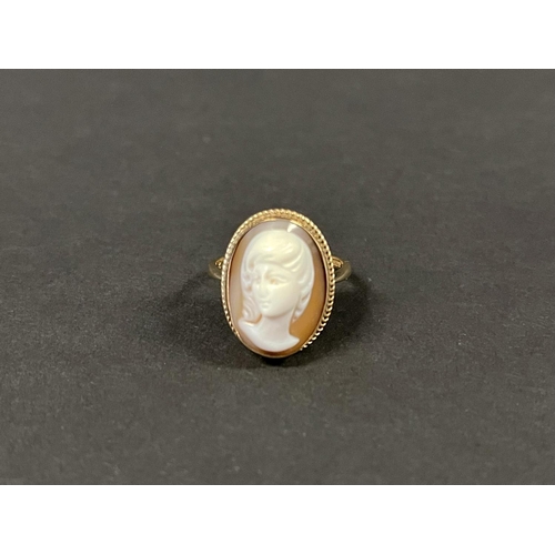 1171 - 9ct gold cameo ring