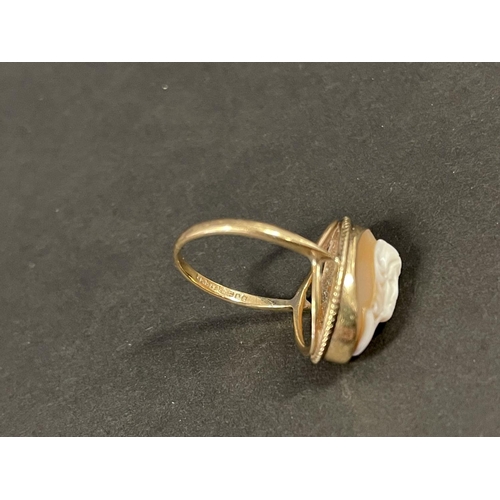 1171 - 9ct gold cameo ring