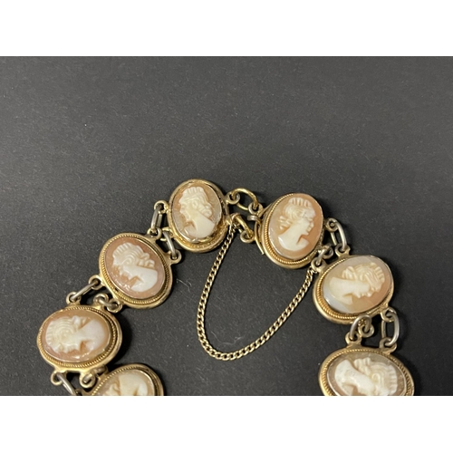 1174 - Cameo bracelet, gilt metal