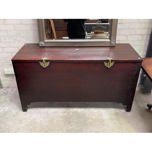1118 - Large Asian red lacquered wood storage chest with double lift up covered with brass locking tabs, ap... 