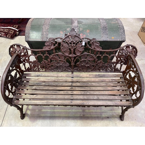 1120 - Coalbrookdale style cast iron oak leaf pattern garden bench, approx 168cm W