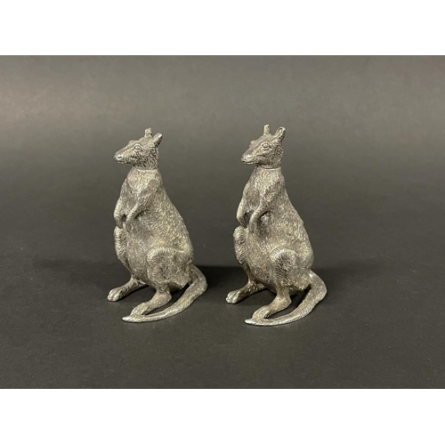 1184 - Rare pair of novelty sterling silver miniature seated kangaroo pepper pots, with detachable heads, m... 