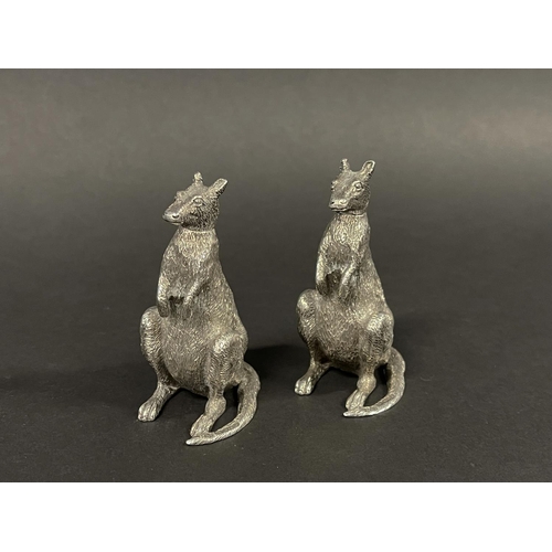 1184 - Rare pair of novelty sterling silver miniature seated kangaroo pepper pots, with detachable heads, m... 