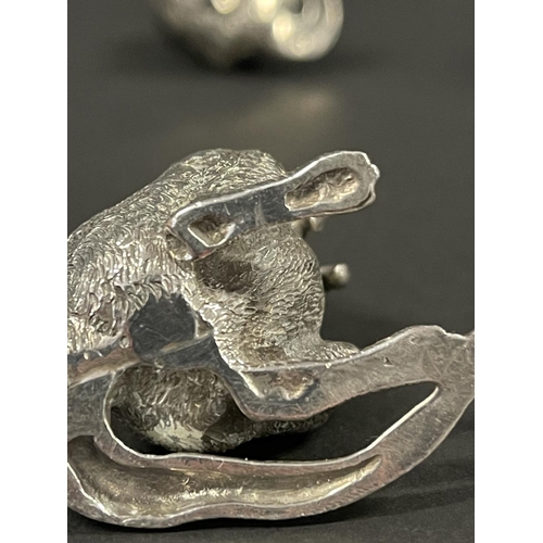 1184 - Rare pair of novelty sterling silver miniature seated kangaroo pepper pots, with detachable heads, m... 