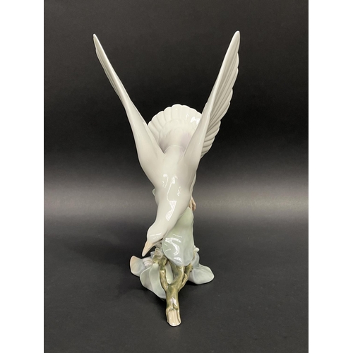 14 - Lladro porcelain Turtle Dove, approx 28cm H