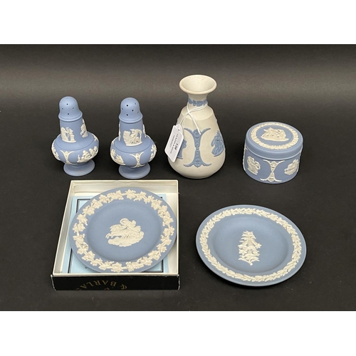 136 - Wedgwood blue and white jasper ware, approx 12cm and smaller (6)