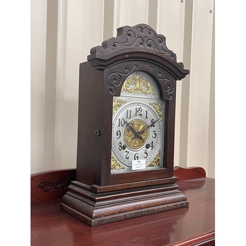 139 - Antique Ansonia eight day shelf clock, with pendulum, approx 38cm x 23cm