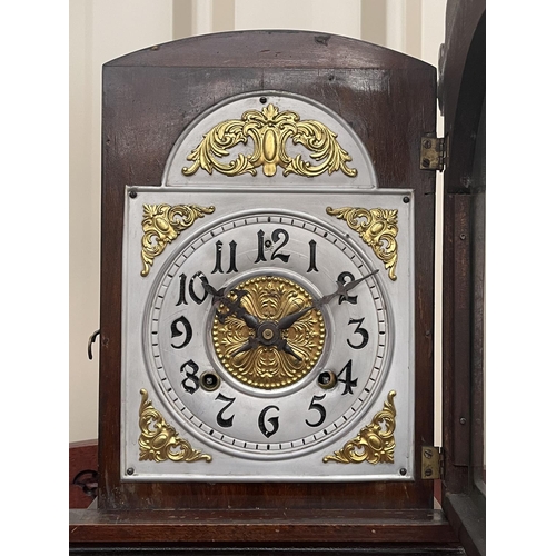 139 - Antique Ansonia eight day shelf clock, with pendulum, approx 38cm x 23cm