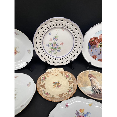 151 - Assortment of antique and vintage, plates to include cake plate, approx 32cm Dia and smaller