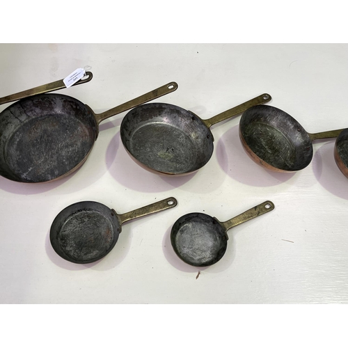 177 - Set of 7 graduated copper frypans, approx 23.5cm Dia and smaller (7)