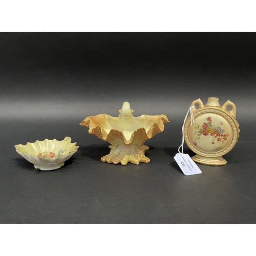 182 - Three pieces of antique Royal Worcester blush ivory porcelain, shell, leaf and moon flask, approx 15... 