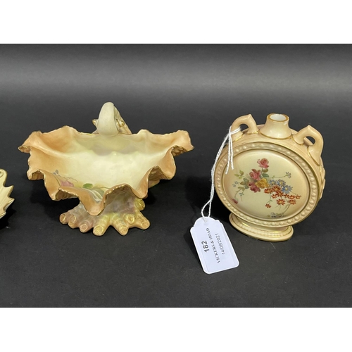 182 - Three pieces of antique Royal Worcester blush ivory porcelain, shell, leaf and moon flask, approx 15... 