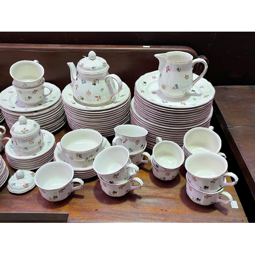 229 - Extensive Villeroy and Boch dinner service, Petite Fleur pattern