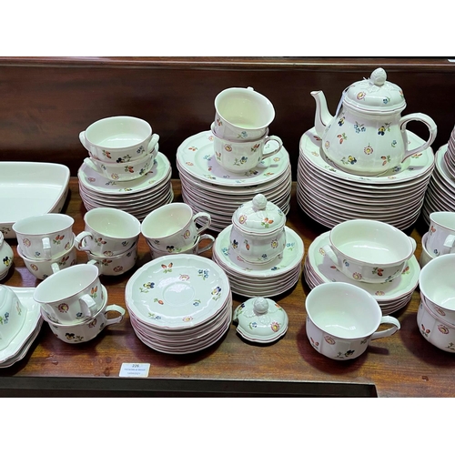 229 - Extensive Villeroy and Boch dinner service, Petite Fleur pattern