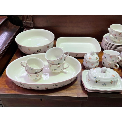 229 - Extensive Villeroy and Boch dinner service, Petite Fleur pattern